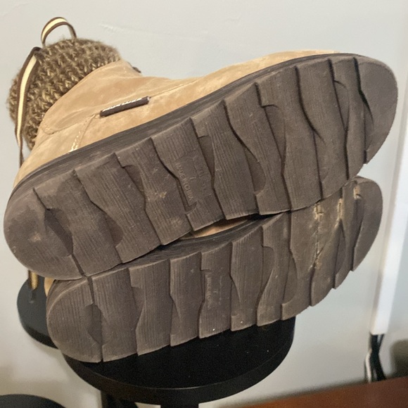 Muk Luks tan suede boots, size 7. - Picture 12 of 12